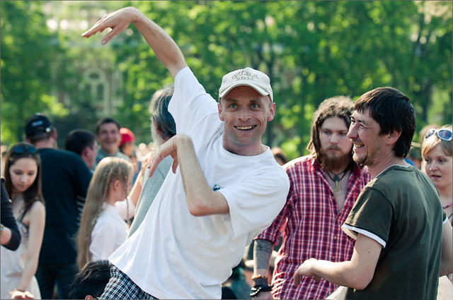 Gesturing-Guy-O.jpg