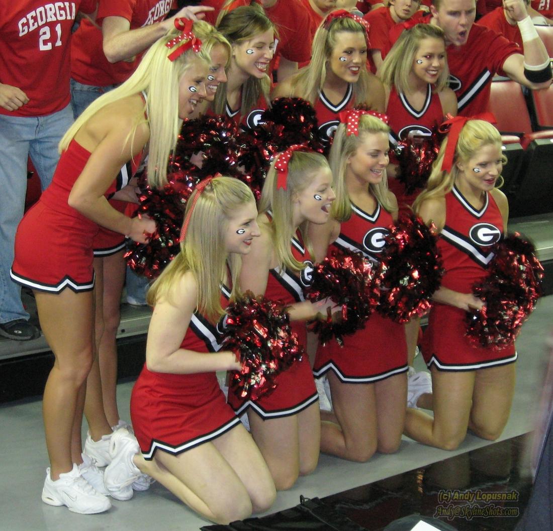 University of cheerleaders photo Andy Lopušnak Photography