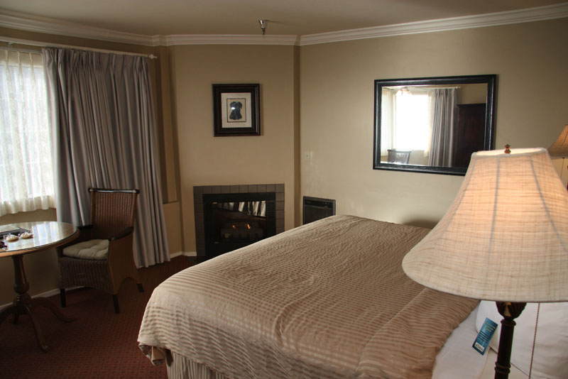 Sand Pebbles Inn, Moonstone Beach