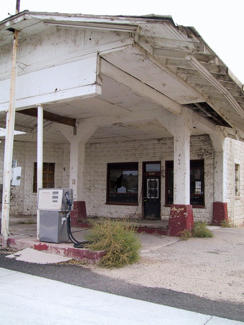 An abandon Route 66 Gas Station and Garage