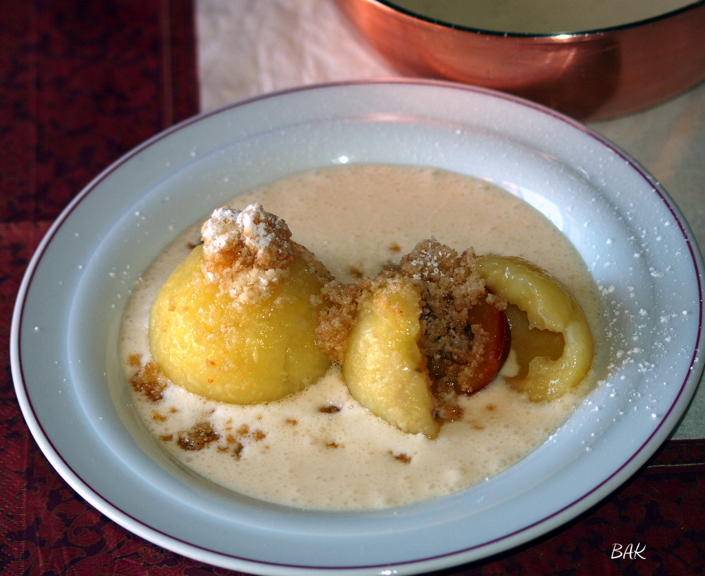 Zwetschgenkndel with Vanilla sauce
