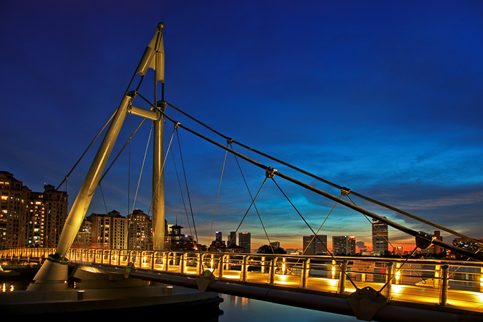4th - Sunset on Kallang River  by kyagudin