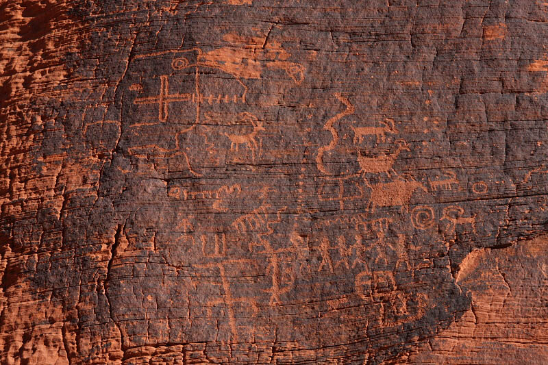 Petroglyphs at Mouses Tank trail