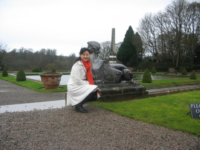 palace statue.JPG