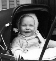 o3/61/610661/1/90006412.GRmWJih4.GeorgeReillyasababy002.jpg