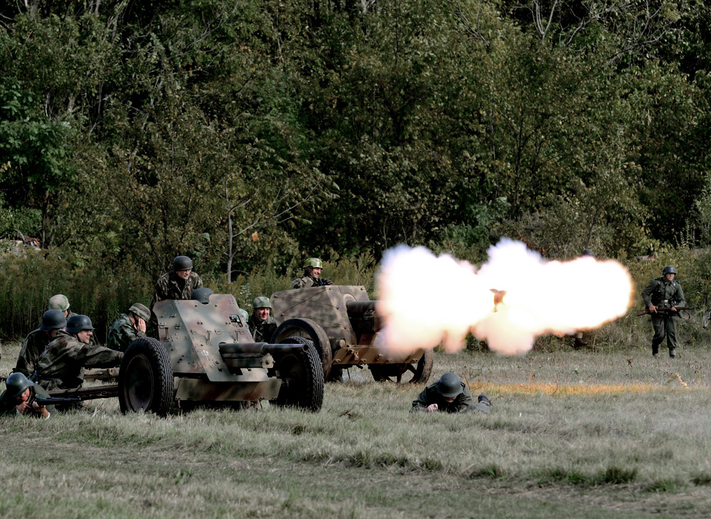 75mm PaK 40 L/46 anti-tank gun firing
