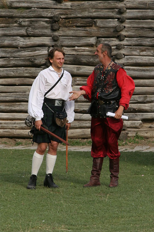 Two different epoques, two different styles of fashion
