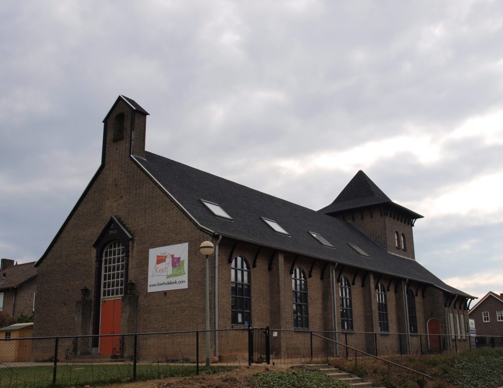 Leeuwen (Roermond), RK kerk voorm 12, 2011.jpg
