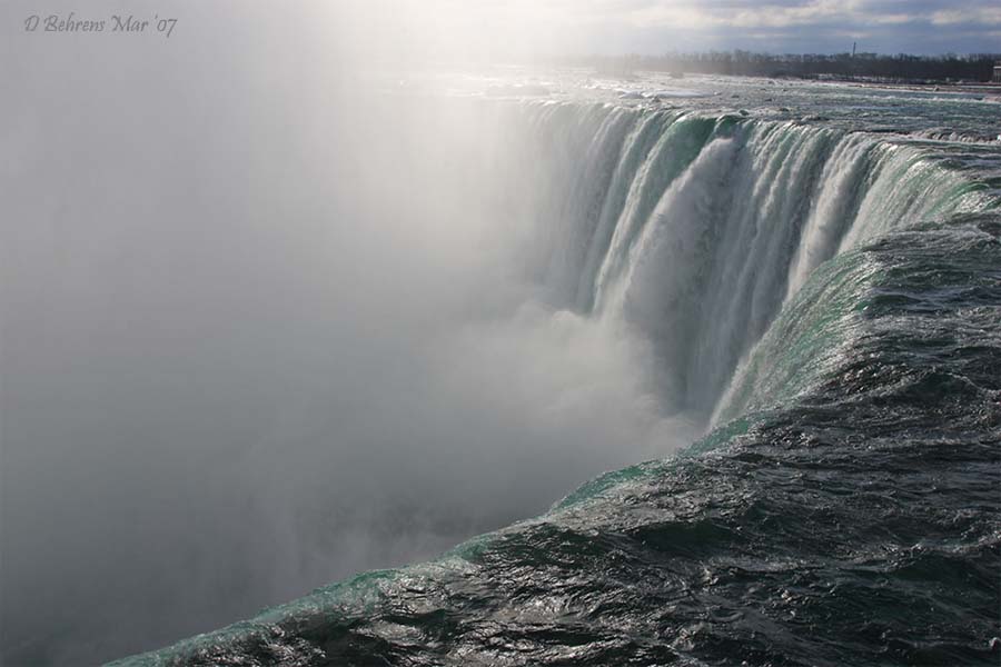 Canadian Falls Niagara.jpg