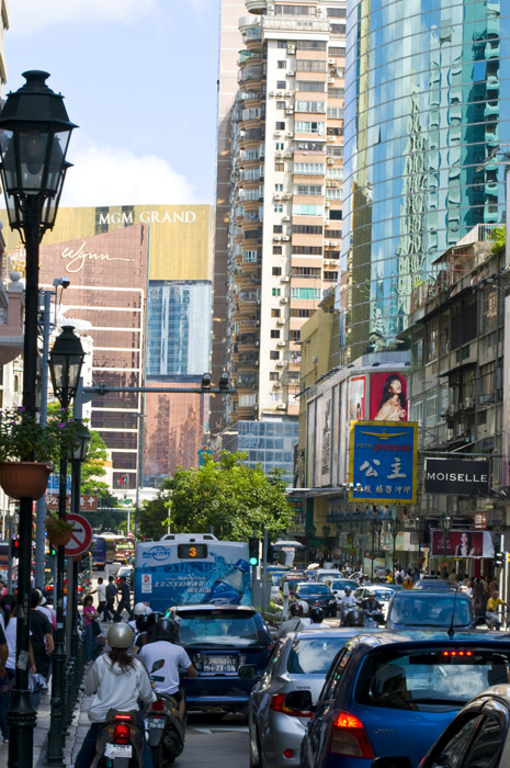 Macao - 新馬路 Avenida de Almeida Ribeiro
