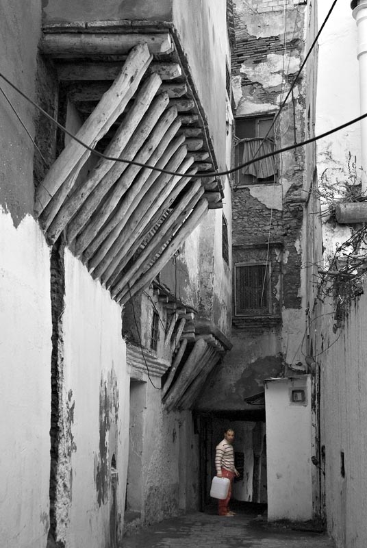 Casbah - Alger - The man in red pants