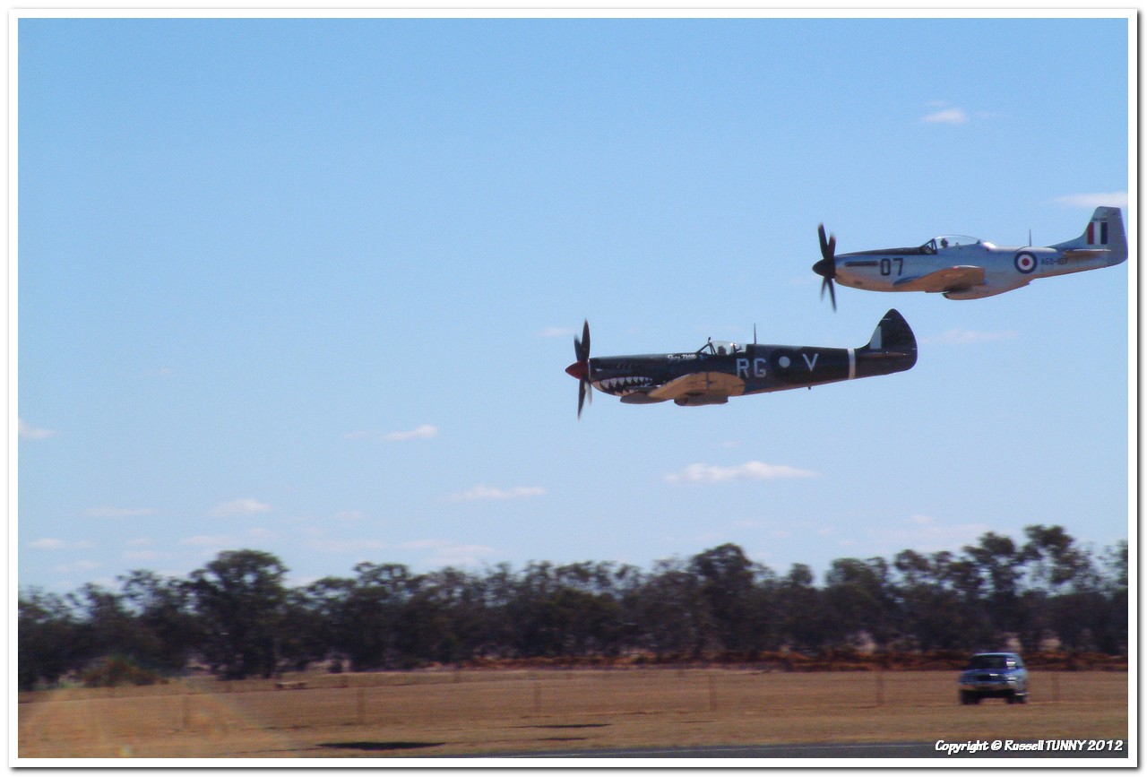 Spitfire n Mustang Low Level Pass