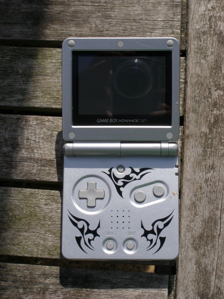 Gameboy Advance SP - tribal edition