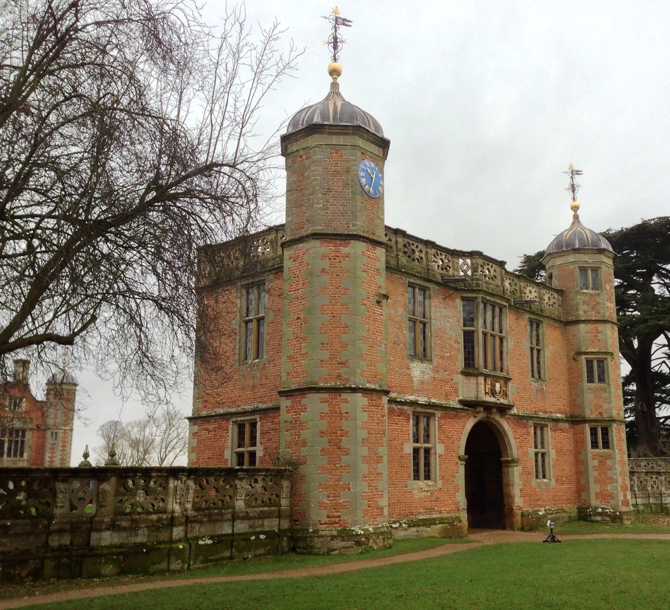 Back to the gatehouse...