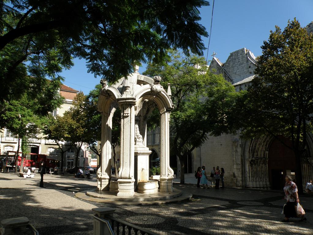 in the Largo do Carmo