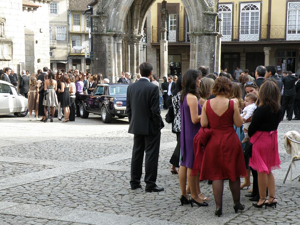 back in the Praca de Sao Tiago...