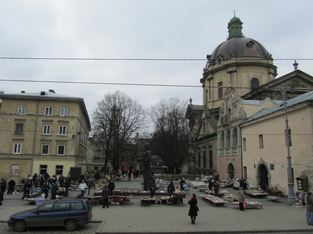 the booksellers market in the old town