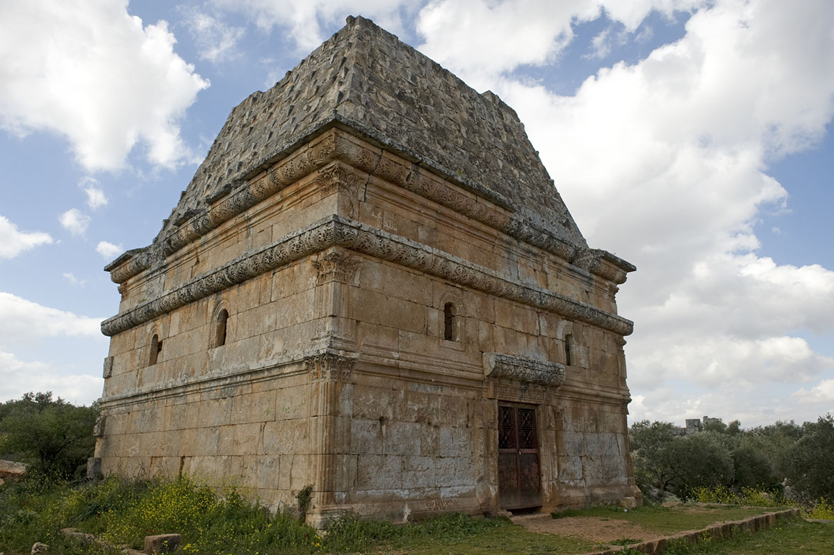 Dead cities from Hama april 2009 8789.jpg