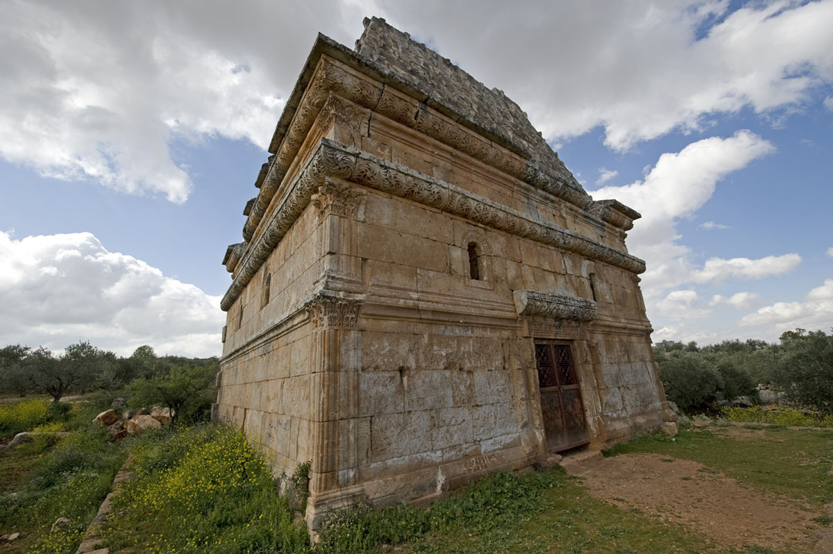 Dead cities from Hama april 2009 8792.jpg