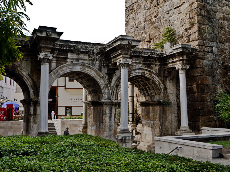 Puerta de Adriano