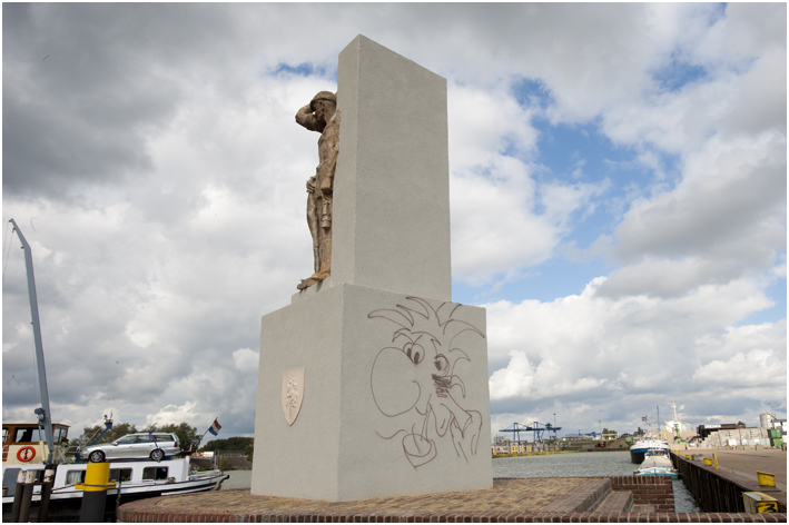 het gerenoveerde havenmonument .....