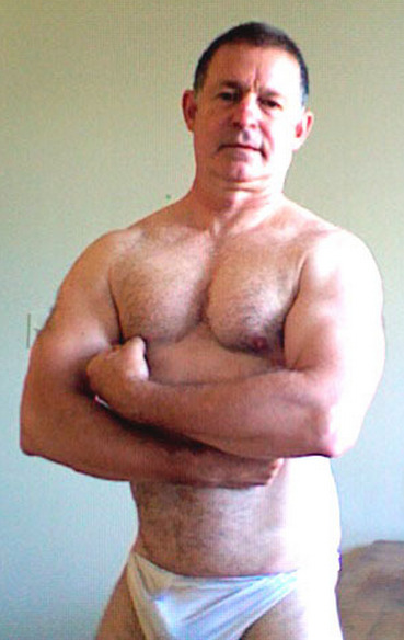 stocky irishman flexing hairypecs.jpg