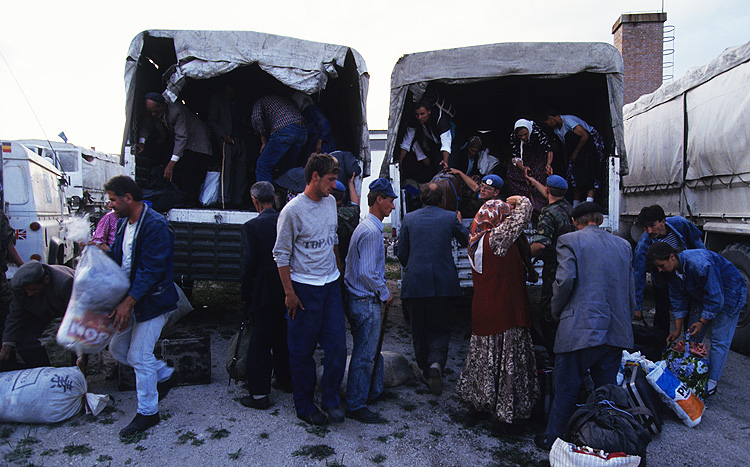 Sorting out refugees at the Travnik gimnazium