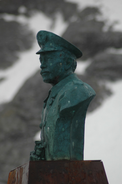 Captain Pardo monument side view.JPG