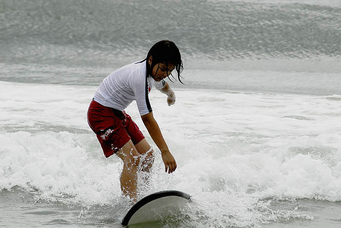 Max riding the waves, Nov 2007