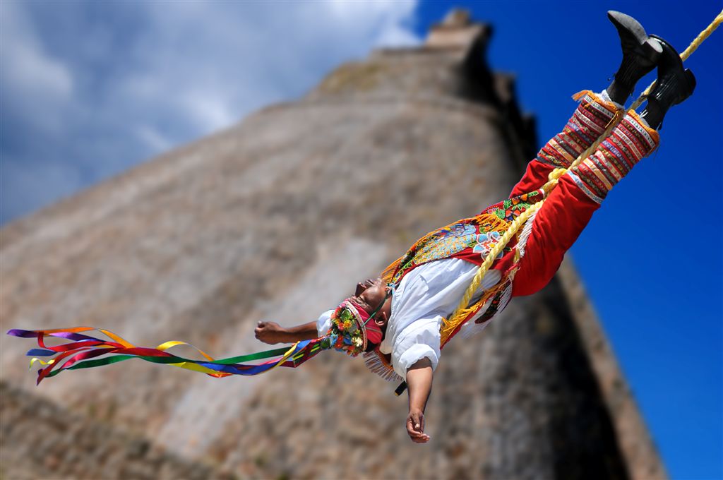 Wonder Voladores in Uxmal