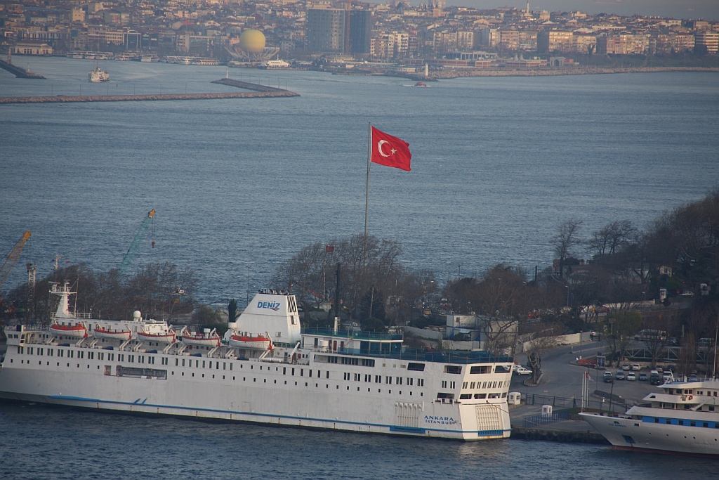 Benneth and Beatris 103.jpg Istanbul view from the top of Galata Kulesi(Tower)