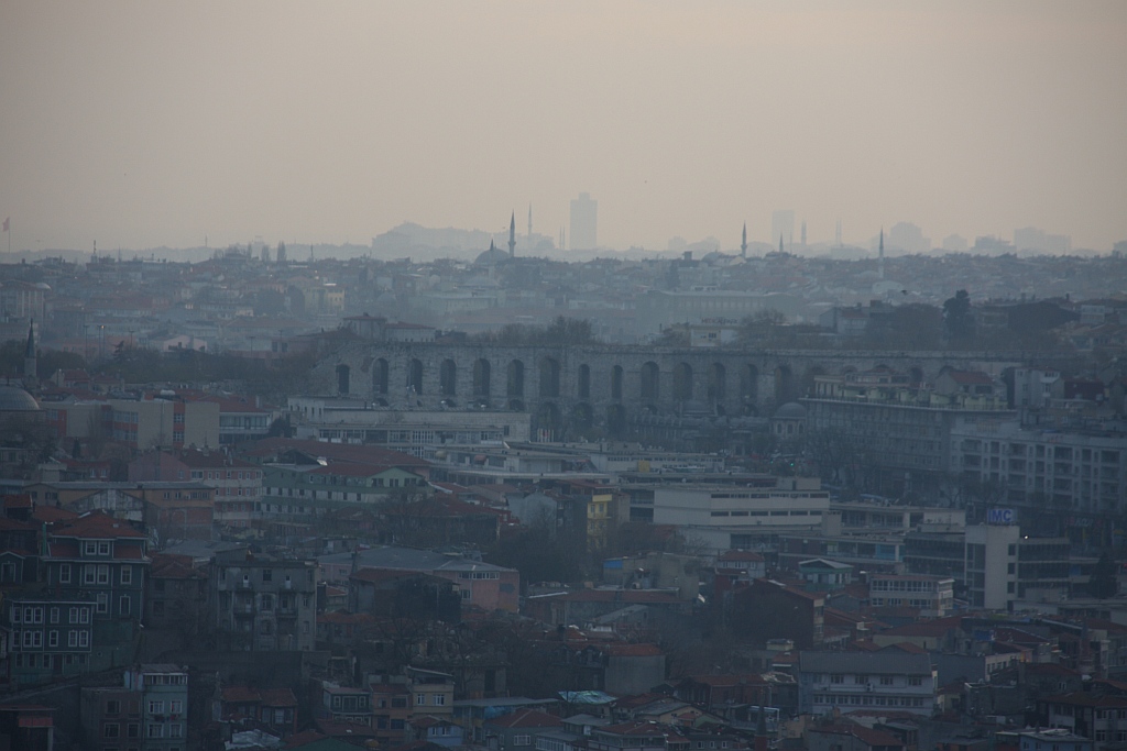 Benneth and Beatris 115.jpg Istanbul view from the top of the Galata Kulesi(Tower)