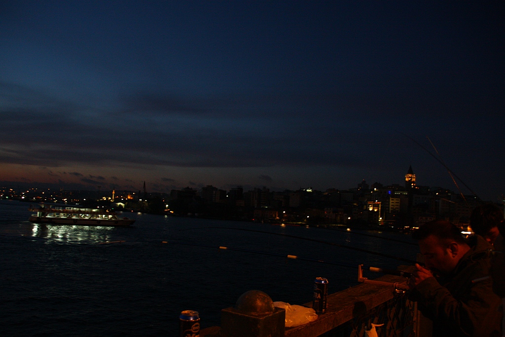 Benneth and Beatris 144.jpg Galata Koprusu(bridge) night fishers