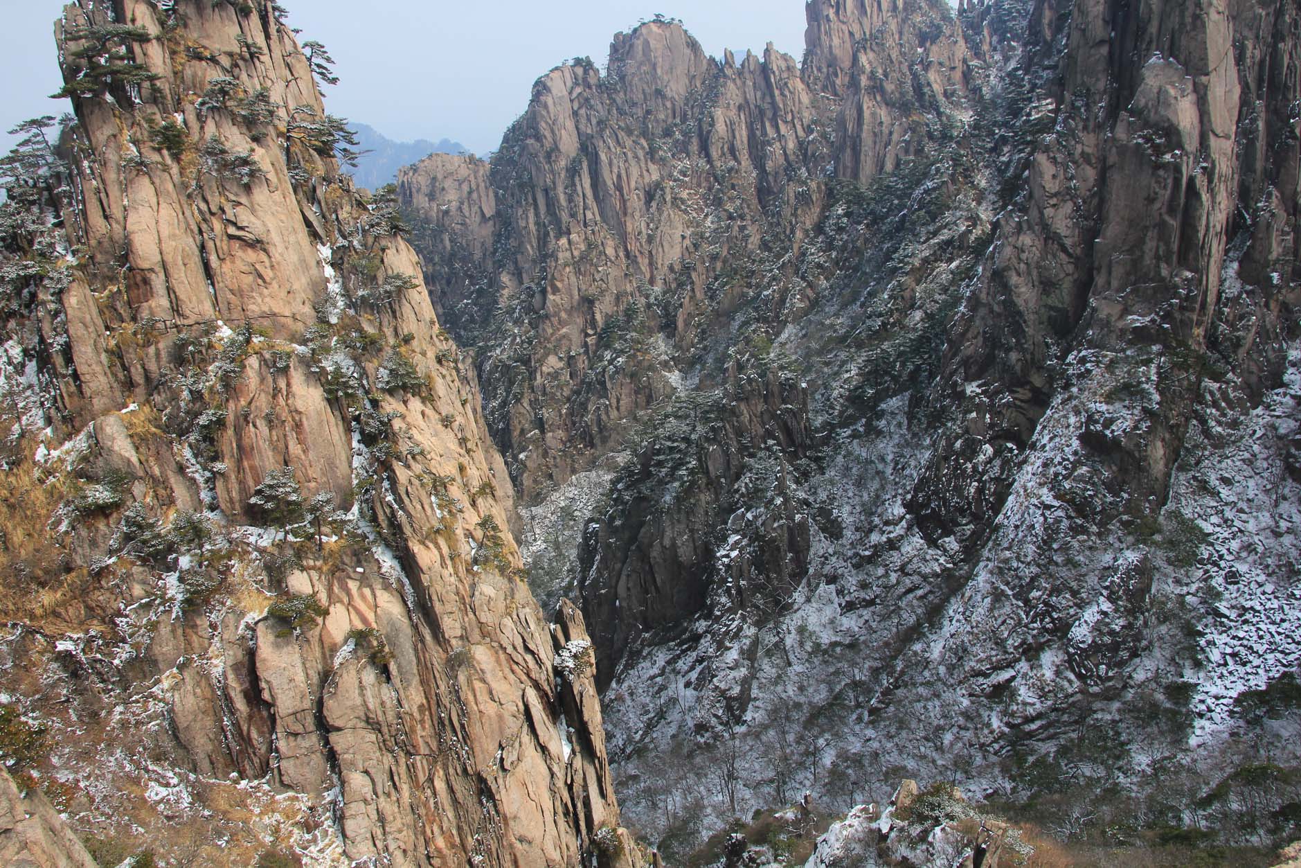 Light snow covered the top of Mount Huangshan.