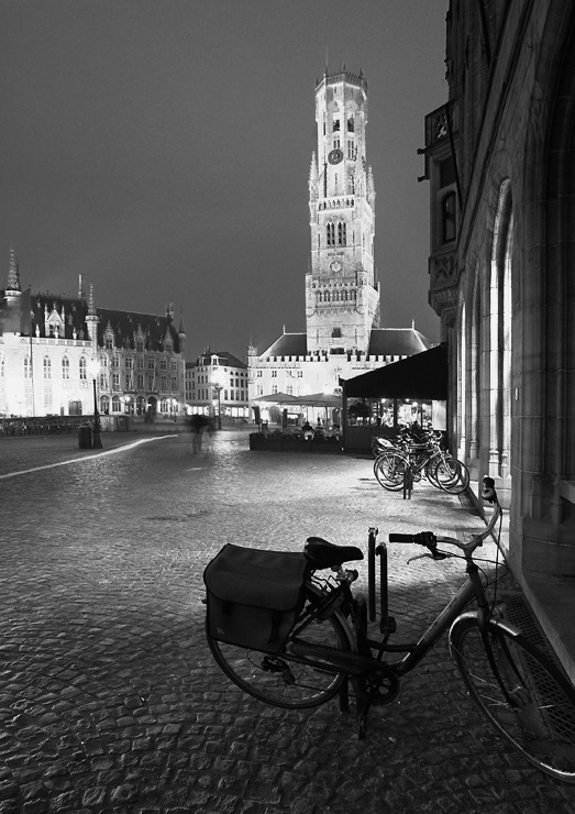 Bruges-nuit-N&B-02-V.jpg