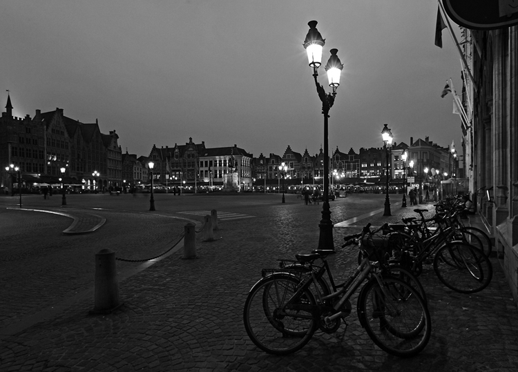 Bruges-nuit-N&B-07.jpg