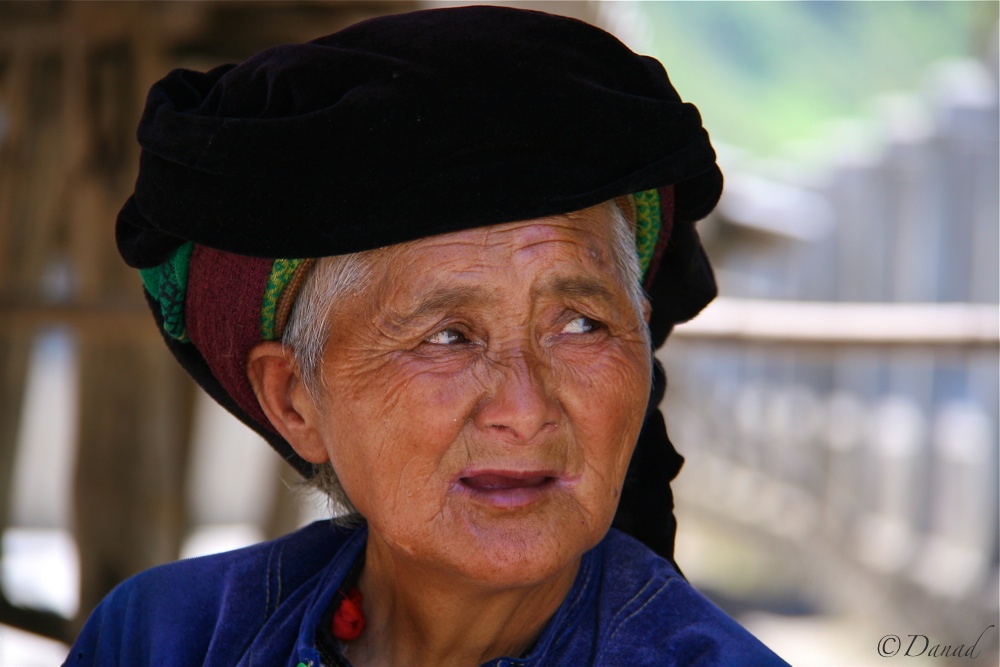 Blue Hmong on a market.