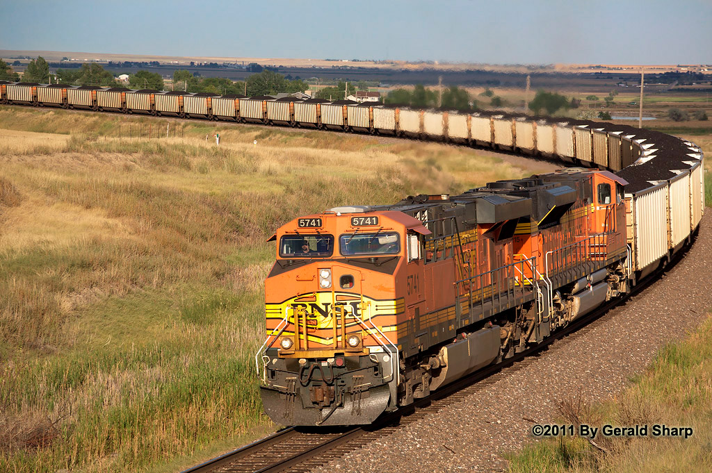 bnsf5741_west_at_keensburg_cut.jpg