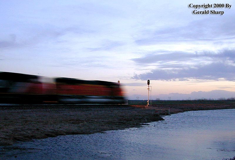 bnsf_westof_roggen_at_twilight.jpg