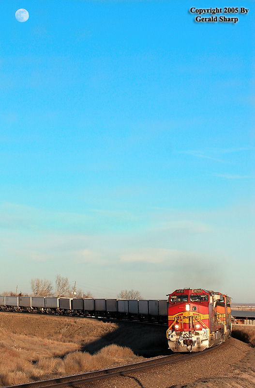 bnsf4715west_at_keensburg.jpg