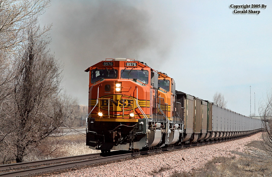 bnsf8976west_at_west_barr.jpg