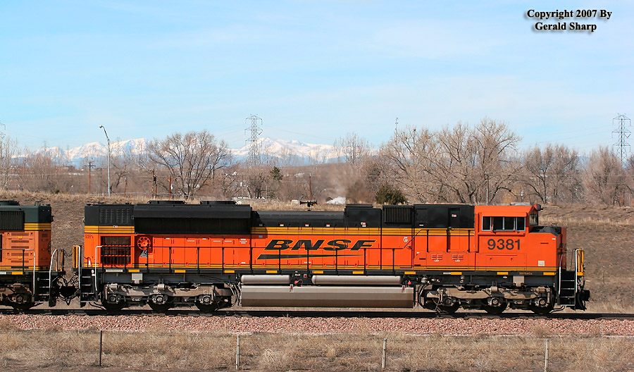 bnsf9381_east_at_tonnville2.jpg