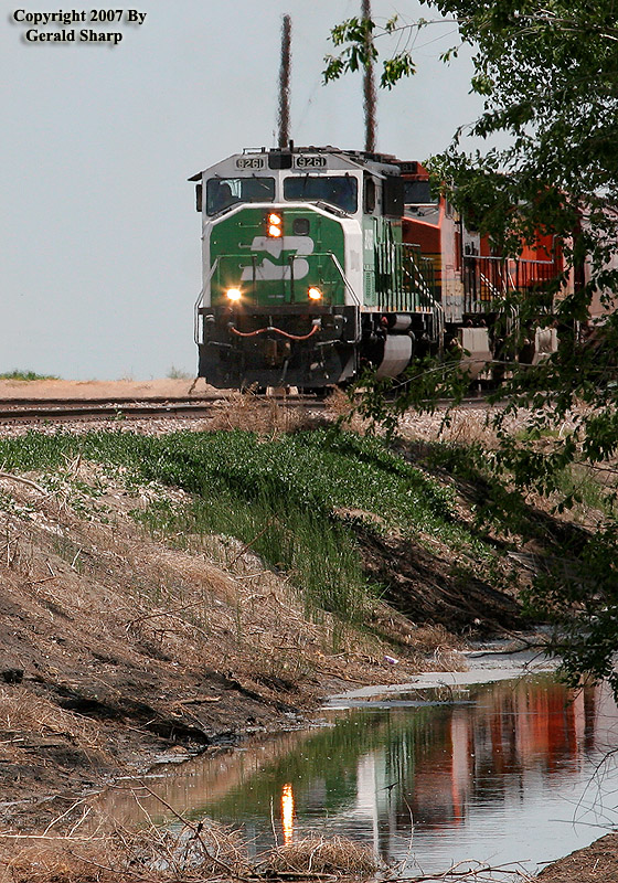 bnsf9261_west_at_keensburg1.jpg