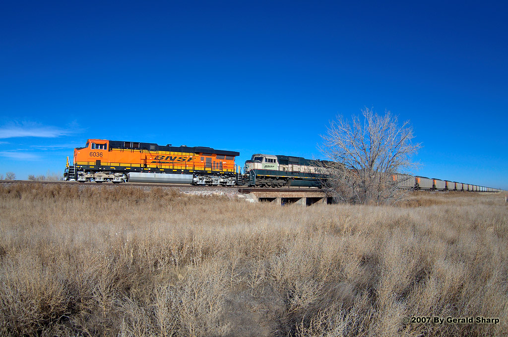 bnsf6036_west_at_roggen.jpg
