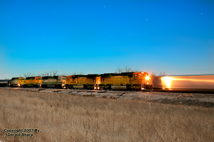 bnsf8843_east_at_roggen.jpg