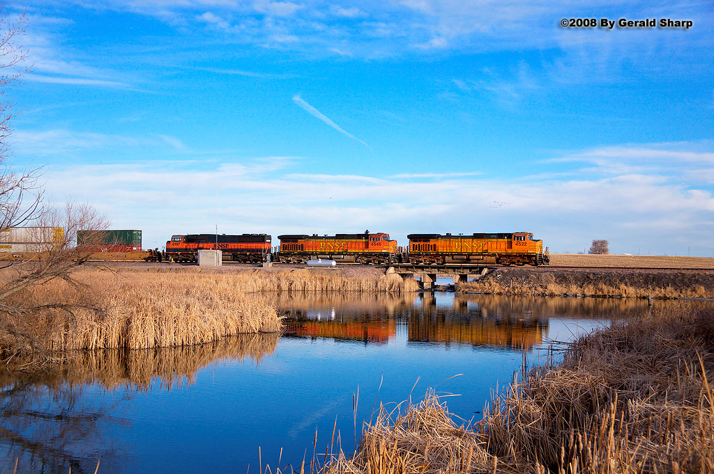 bnsf4522_west_at_tonnville.jpg