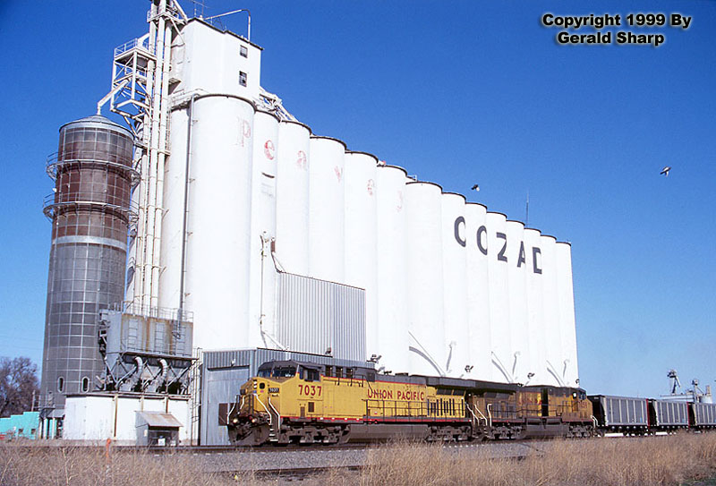 up7037_at_cozad.jpg