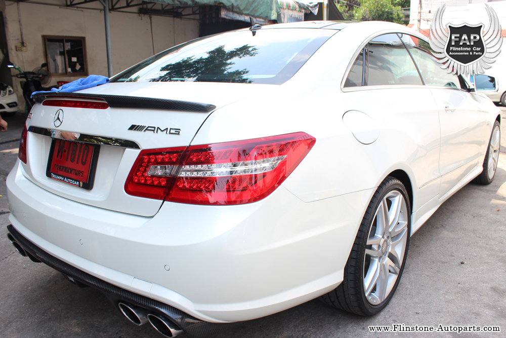 W207 Prior Design Carbon Rear Spoiler.jpg