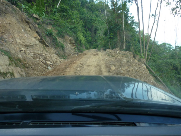 Landslide En route to Pauxi Pauxi