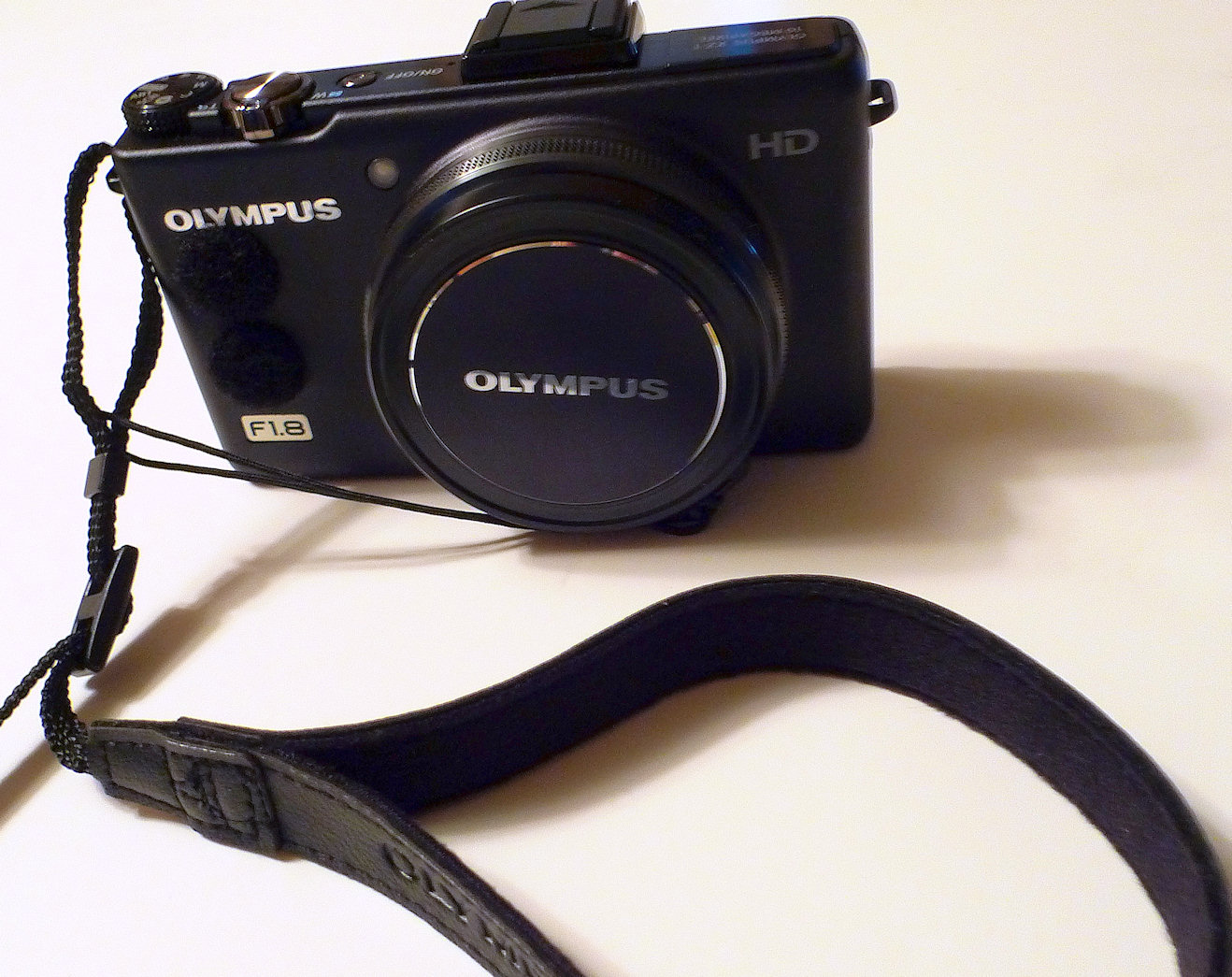 olypus xz-1 strap.jpg